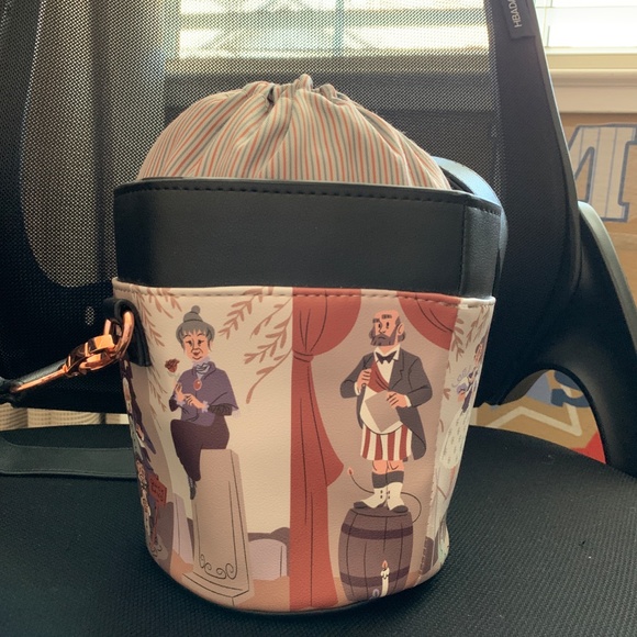Disney's Haunted Mansion Stretching Portraits Bucket Bag - New without tags! - Picture 1 of 12